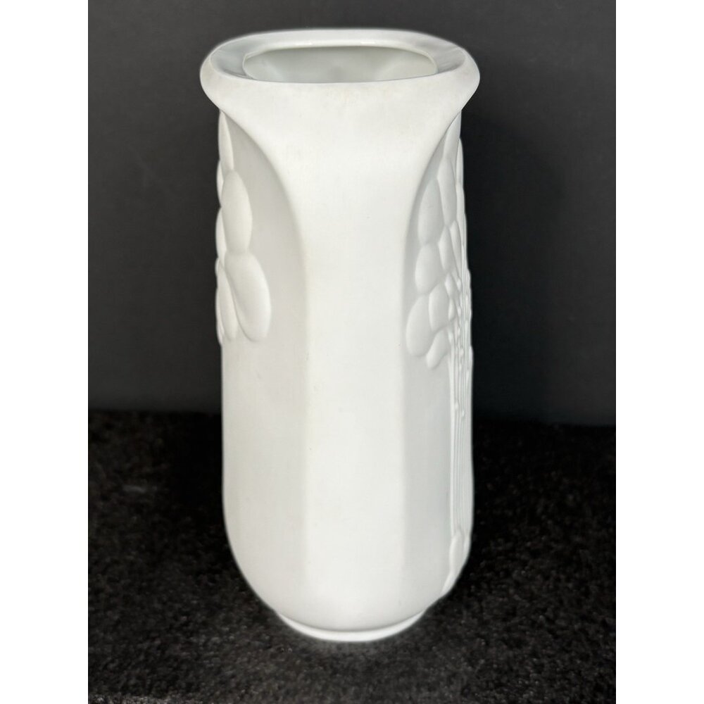 Vintage Kaiser White Oval Porcelain Bisque Vase Floral Manfred Frey West Germany - Picture 4 of 15